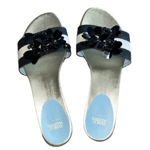 Frances Valentine New York Maisy black and white flower slides NWOT size 8